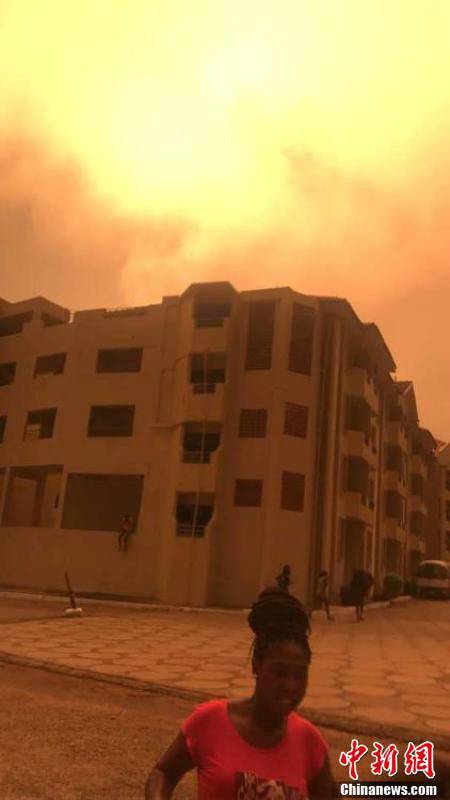 據(jù)悉，爆炸發(fā)生在當晚7時30分許。加納國家災(zāi)難管理組織官員阿布&middot;拉馬丹在現(xiàn)場說，目前確認爆炸造成至少2人死亡。